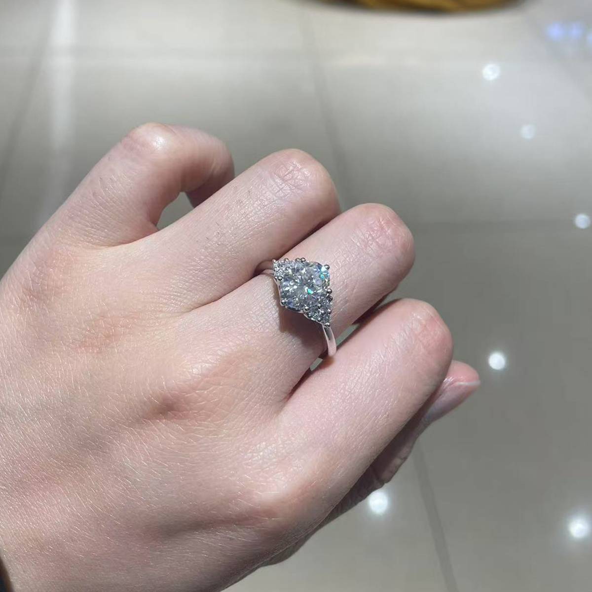 Oval Diamond Women's Ring S925 Silver Plated Platinum Customized Selection Main Stone Moissanite 2.0ct/Side Stone Cubic Zirconia